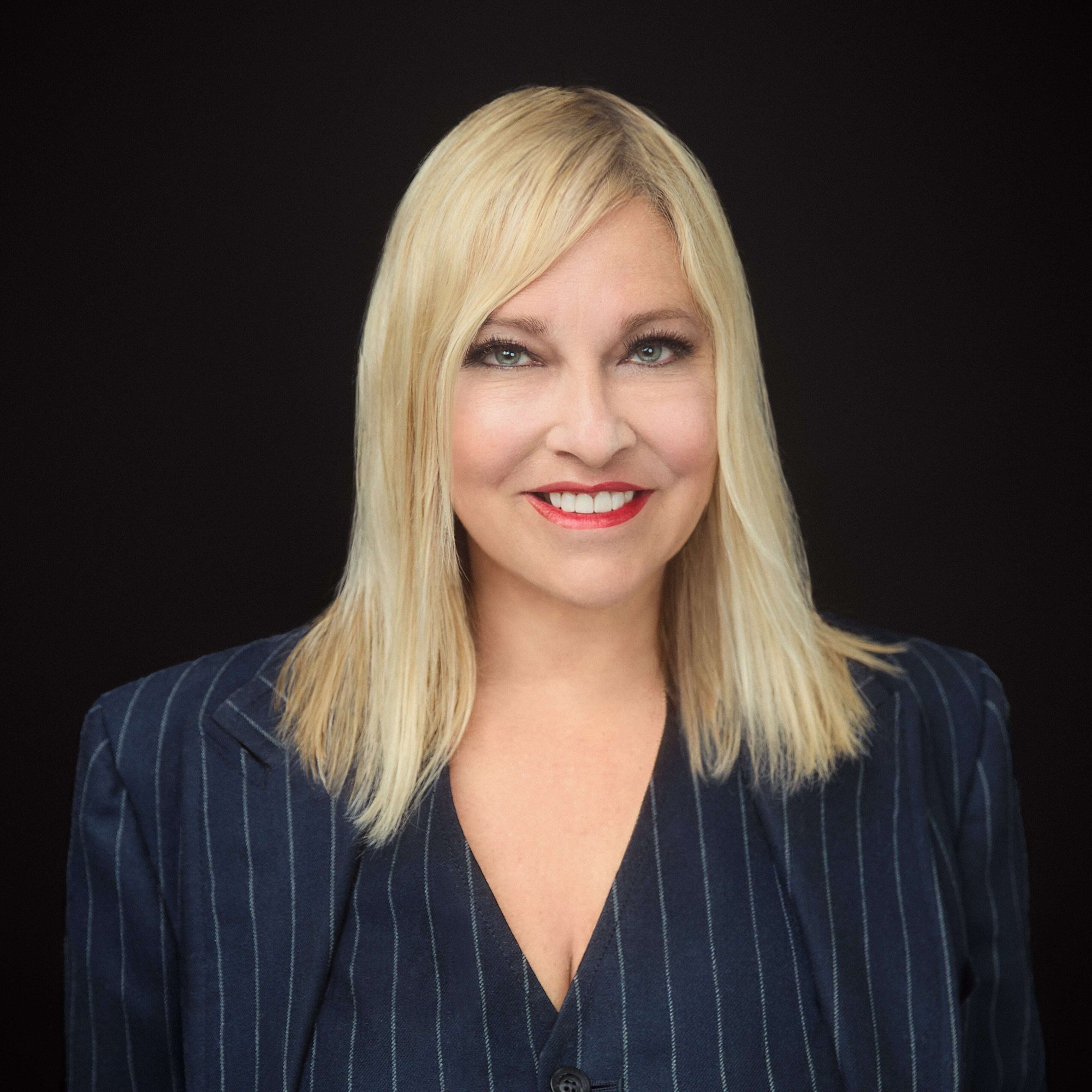 Headshot Connie Dercho