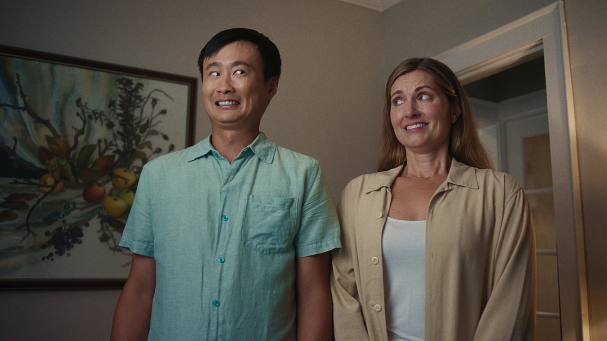 The couple serving the food looks at each other side by side, appearing confused.